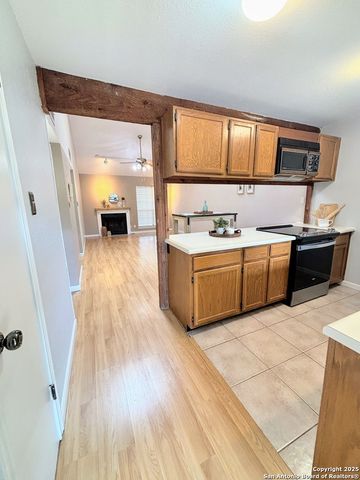 8611 Datapoint Dr Apt 4, San Antonio, TX 78229