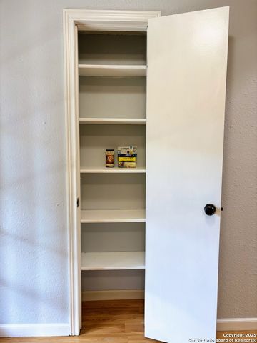 8611 Datapoint Dr Apt 4, San Antonio, TX 78229