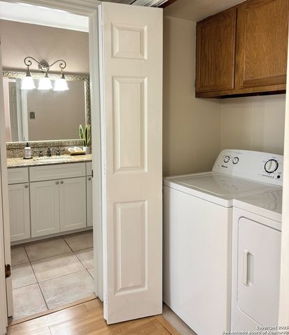 8611 Datapoint Dr Apt 4, San Antonio, TX 78229