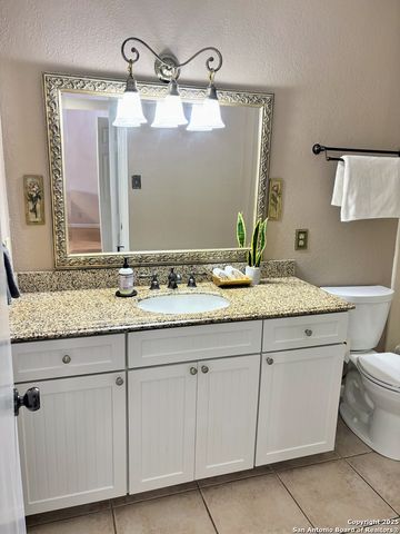 8611 Datapoint Dr Apt 4, San Antonio, TX 78229