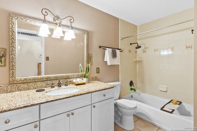 8611 Datapoint Dr Apt 4, San Antonio, TX 78229