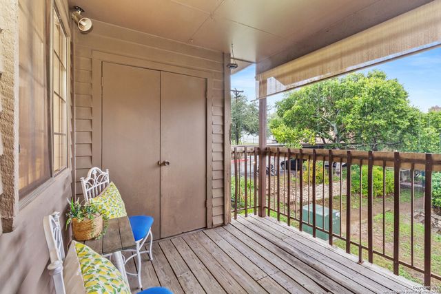 8611 Datapoint Dr Apt 4, San Antonio, TX 78229