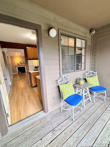 8611 Datapoint Dr Apt 4, San Antonio, TX 78229