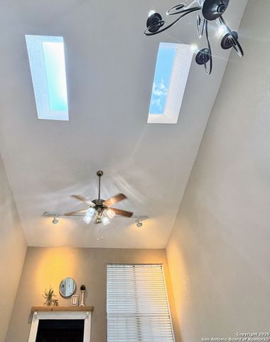 8611 Datapoint Dr Apt 4, San Antonio, TX 78229