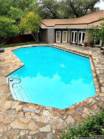 8611 Datapoint Dr Apt 4, San Antonio, TX 78229