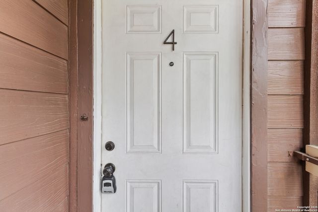 8611 Datapoint Dr Apt 4, San Antonio, TX 78229