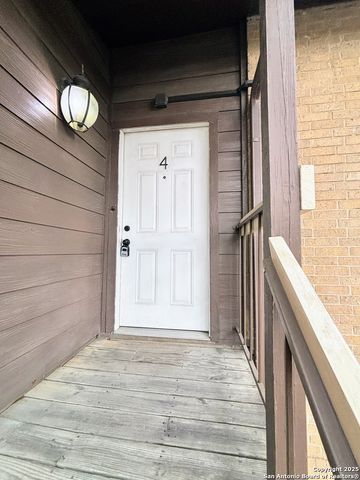 8611 Datapoint Dr Apt 4, San Antonio, TX 78229