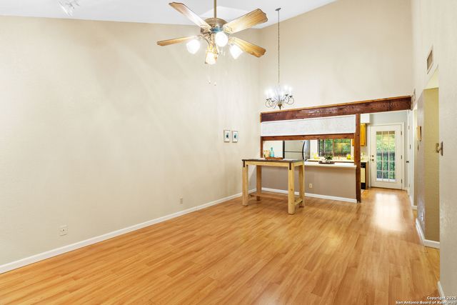 8611 Datapoint Dr Apt 4, San Antonio, TX 78229