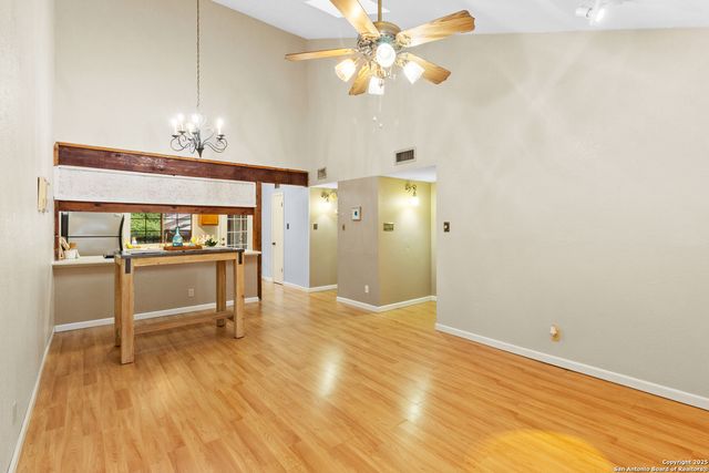 8611 Datapoint Dr Apt 4, San Antonio, TX 78229