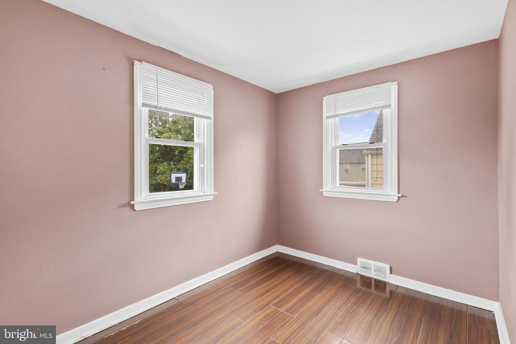 21 SUMMIT AVE, Broomall, PA 19008