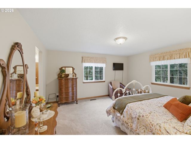 39692 LACOMB Dr, Lebanon, OR 97355