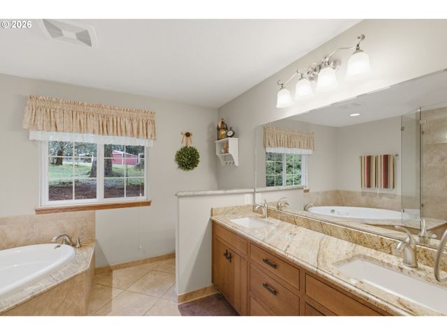 39692 LACOMB Dr, Lebanon, OR 97355