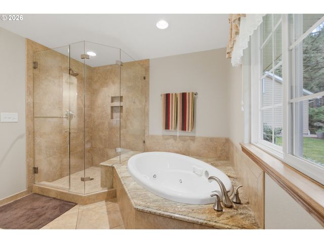 39692 LACOMB Dr, Lebanon, OR 97355