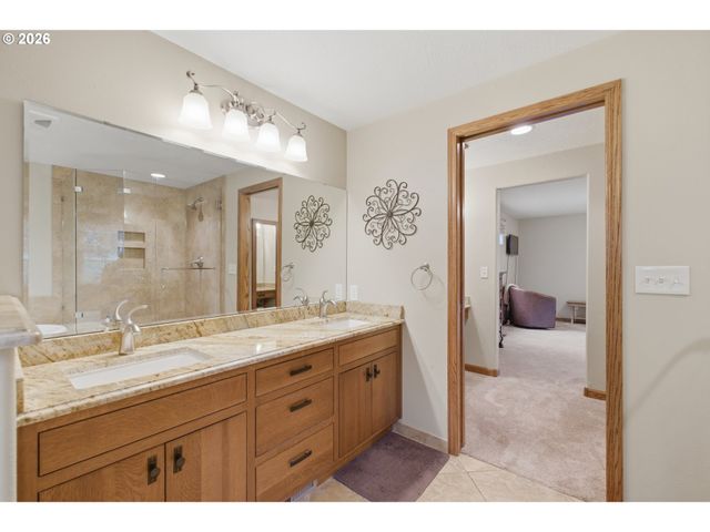 39692 LACOMB Dr, Lebanon, OR 97355