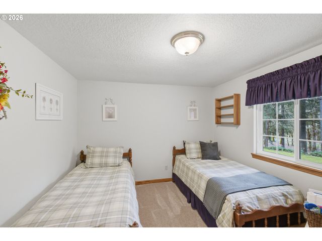 39692 LACOMB Dr, Lebanon, OR 97355