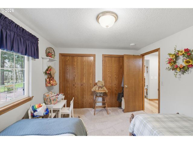 39692 LACOMB Dr, Lebanon, OR 97355