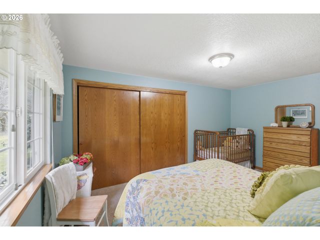 39692 LACOMB Dr, Lebanon, OR 97355