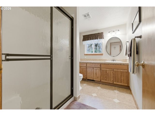 39692 LACOMB Dr, Lebanon, OR 97355