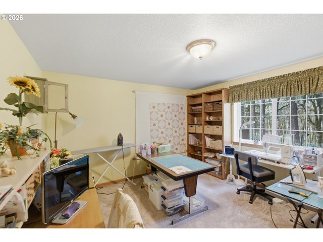 39692 LACOMB Dr, Lebanon, OR 97355