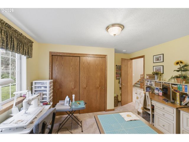 39692 LACOMB Dr, Lebanon, OR 97355