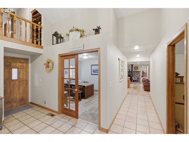 39692 LACOMB Dr, Lebanon, OR 97355