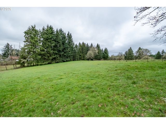 39692 LACOMB Dr, Lebanon, OR 97355