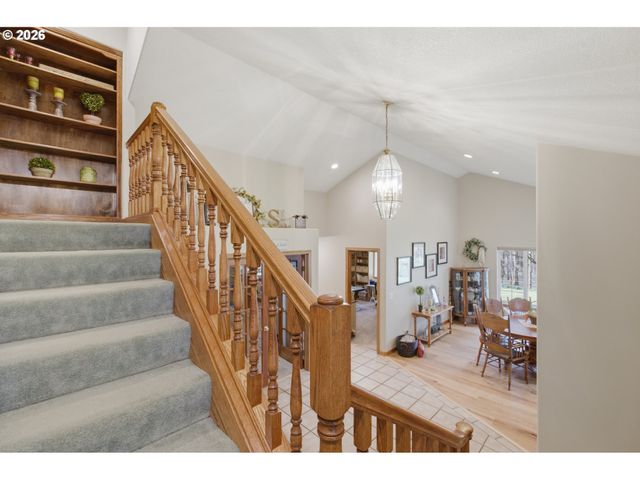 39692 LACOMB Dr, Lebanon, OR 97355