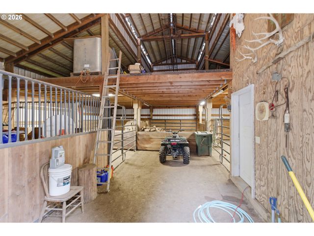 39692 LACOMB Dr, Lebanon, OR 97355