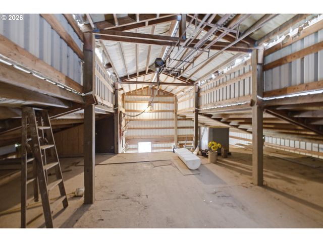 39692 LACOMB Dr, Lebanon, OR 97355