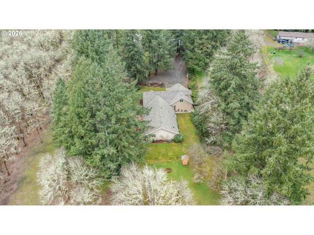 39692 LACOMB Dr, Lebanon, OR 97355