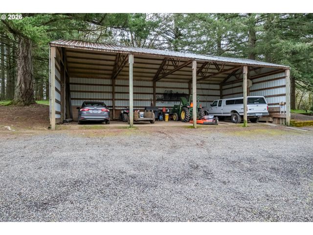 39692 LACOMB Dr, Lebanon, OR 97355