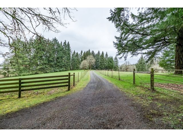 39692 LACOMB Dr, Lebanon, OR 97355