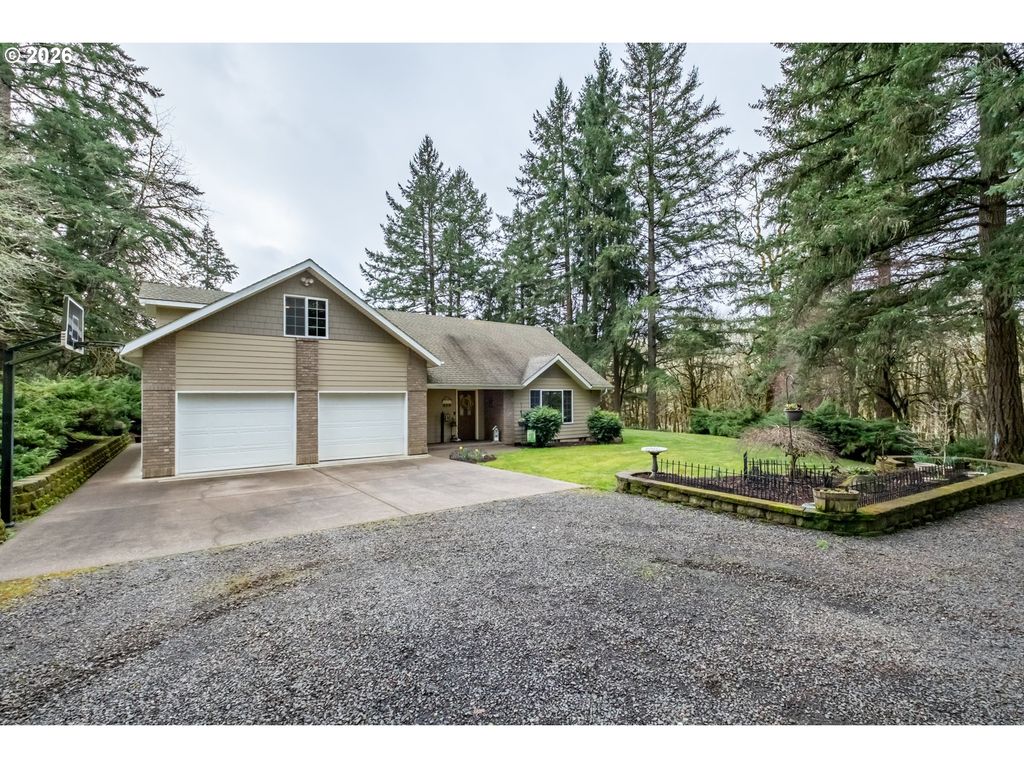 39692 LACOMB Dr, Lebanon, OR 97355