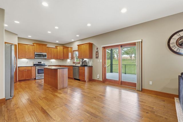 4319 Wynnewood Drive, Cedar Falls, IA 50613