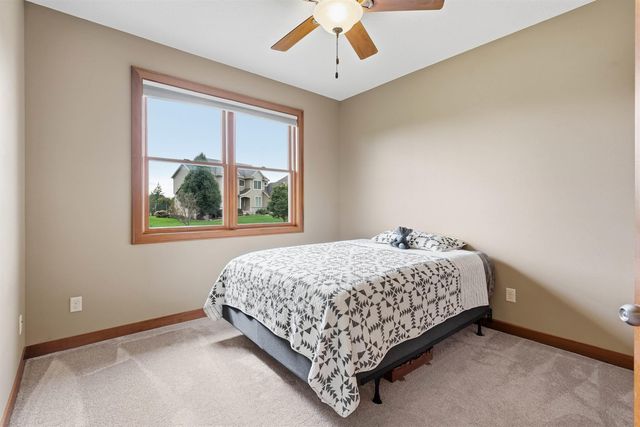 4319 Wynnewood Drive, Cedar Falls, IA 50613