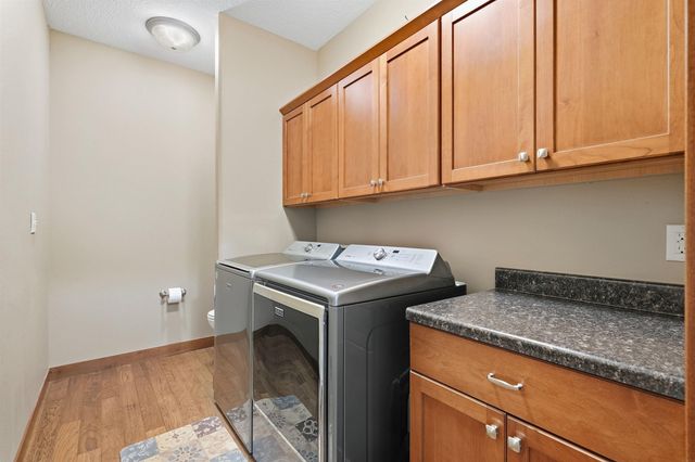 4319 Wynnewood Drive, Cedar Falls, IA 50613