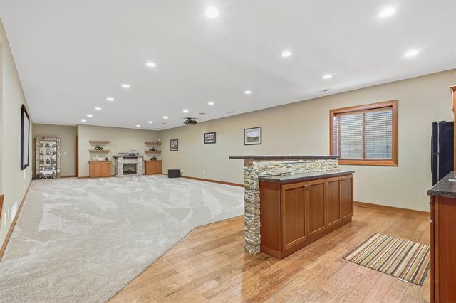 4319 Wynnewood Drive, Cedar Falls, IA 50613