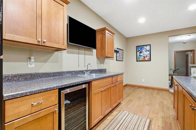 4319 Wynnewood Drive, Cedar Falls, IA 50613