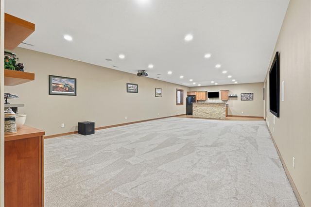 4319 Wynnewood Drive, Cedar Falls, IA 50613