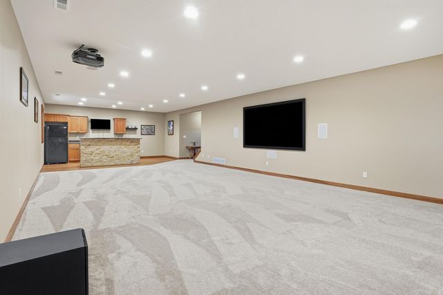 4319 Wynnewood Drive, Cedar Falls, IA 50613