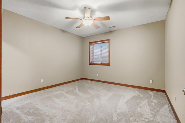 4319 Wynnewood Drive, Cedar Falls, IA 50613