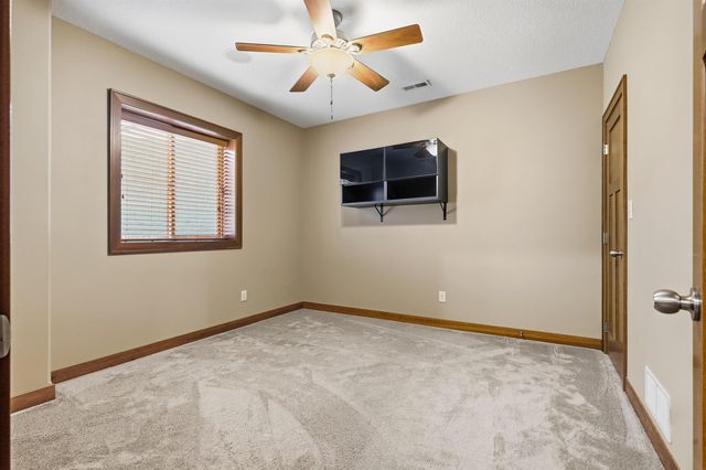 4319 Wynnewood Drive, Cedar Falls, IA 50613