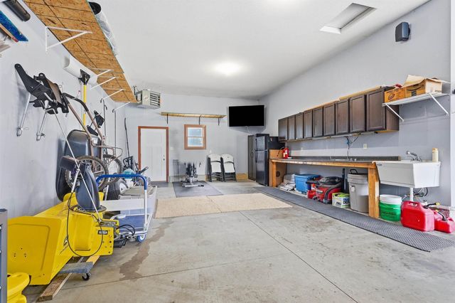 4319 Wynnewood Drive, Cedar Falls, IA 50613