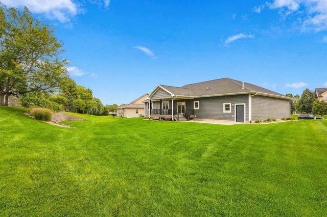 4319 Wynnewood Drive, Cedar Falls, IA 50613