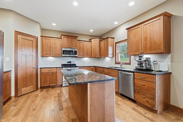 4319 Wynnewood Drive, Cedar Falls, IA 50613