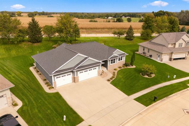 4319 Wynnewood Drive, Cedar Falls, IA 50613