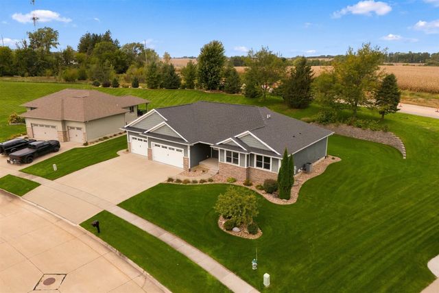 4319 Wynnewood Drive, Cedar Falls, IA 50613