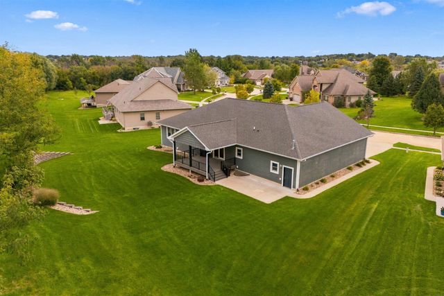 4319 Wynnewood Drive, Cedar Falls, IA 50613