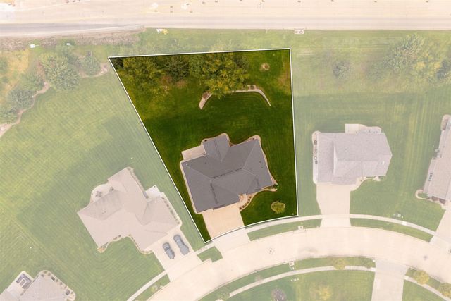 4319 Wynnewood Drive, Cedar Falls, IA 50613