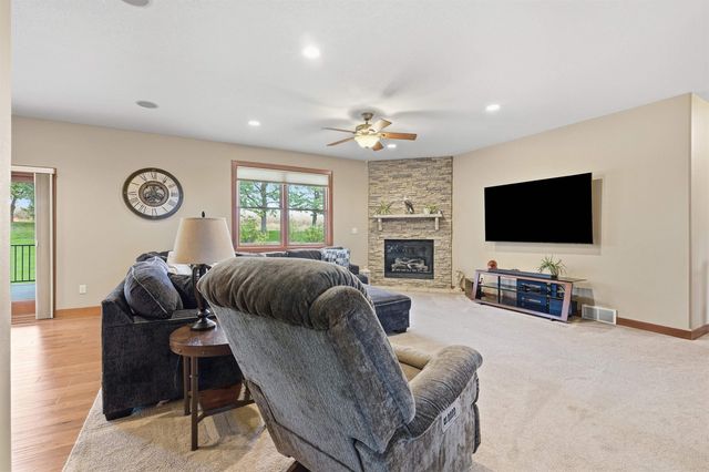 4319 Wynnewood Drive, Cedar Falls, IA 50613